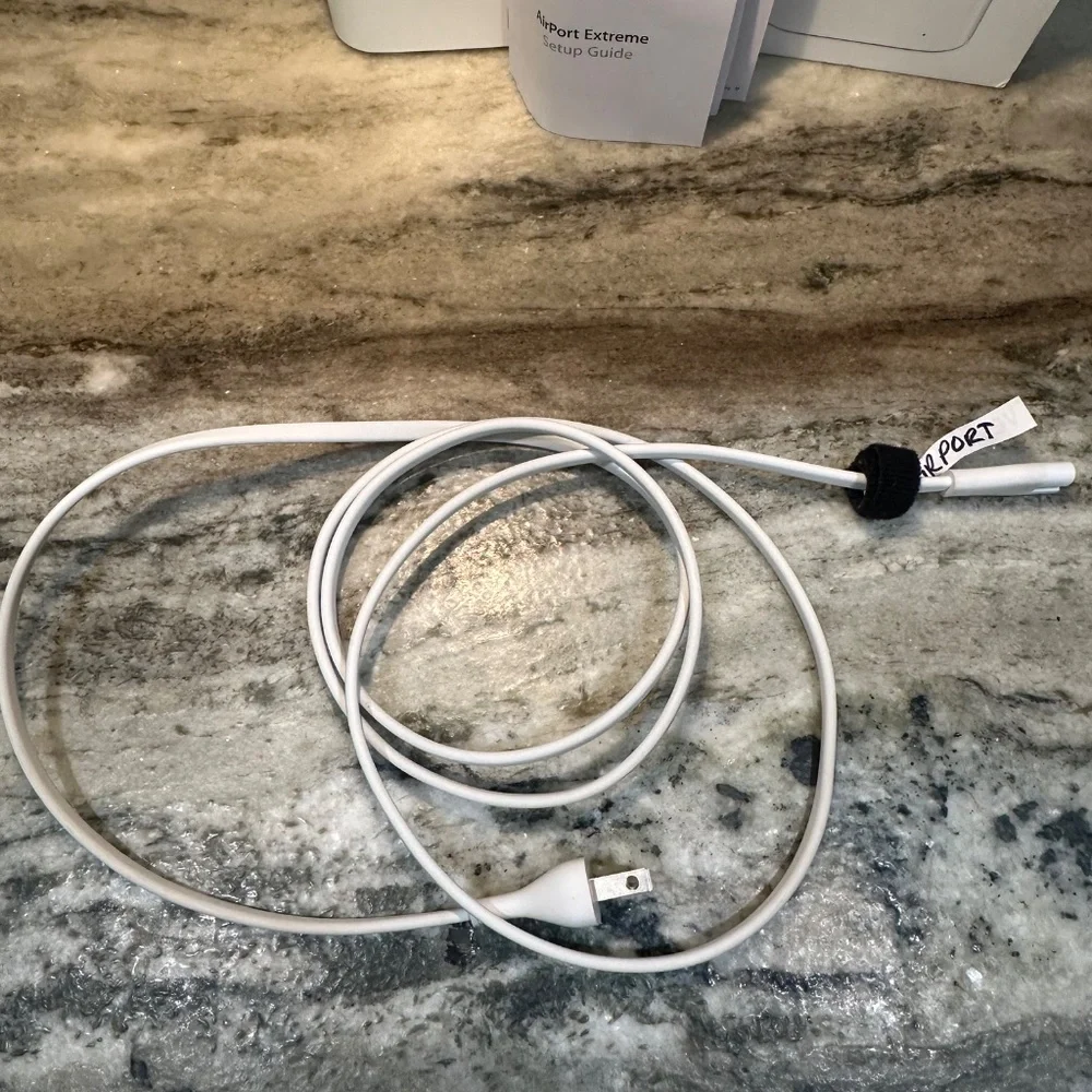 Apple AirPort Extreme 802.11ac A1521 (6th Generation) w/ Power Cord & Box Router